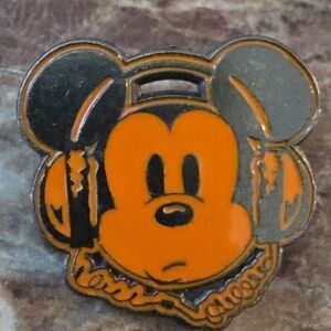 Disney Pin - Mickey Mouse with Headphones Disney Collector Trading Pin